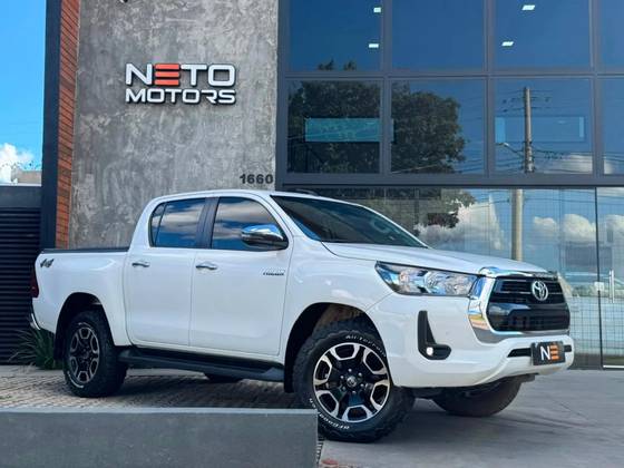 TOYOTA HILUX 2.8 D-4D TURBO DIESEL CD SRV 4X4 AUTOMÁTICO TOYOTA HILUX 2.8 D-4D TURBO DIESEL CD SRV 4X4 AUTOMÁTICO